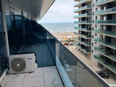 Studio mobilat modern – vedere laterală la mare – White Titanic
